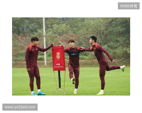 邵佳一探班U22国足重逢老友 9人归来鲁沪新星伤退