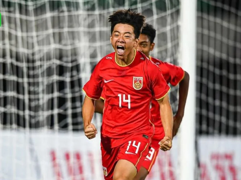 🔥国外博主关注16岁邝兆镭:千万别小瞧中国足球,它正在崛起